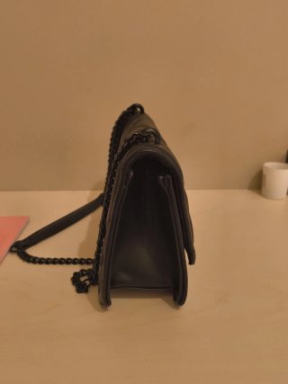 Bolso negro acolchado Stradivarius