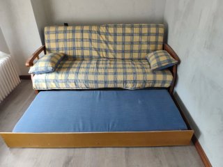 Sofá cama tela y madera