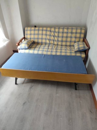 Sofá cama tela y madera