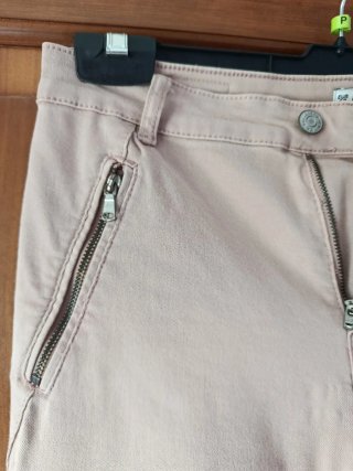 Pantalón pitillo rosa palo con cremalleras