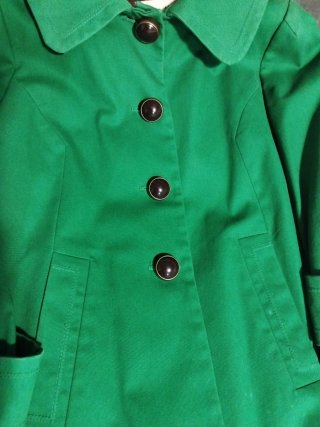 Gabardina verde con botones