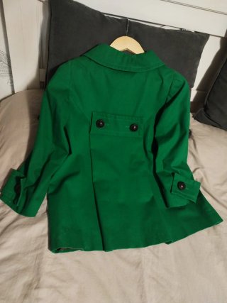 Gabardina verde con botones