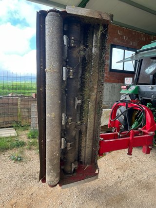 Desbrozadora de martillos para tractor. Seminueva.
