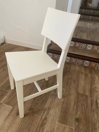 Silla de madera blanca Ikea 4 sillas. a 10€ unidad
