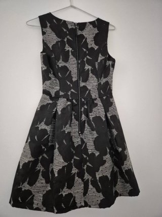 Vestido de fiesta negro y plateado