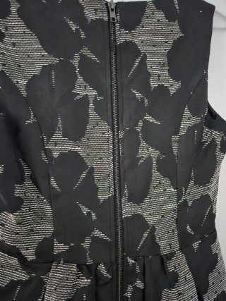 Vestido de fiesta negro y plateado