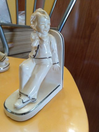 Figura porcelana niño vintage decorativa