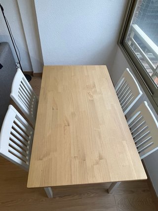 Mesa comedor y 4 sillas madera y tela