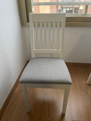 Mesa comedor y 4 sillas madera y tela