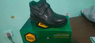 Botas de seguridad nuevas a estrenar