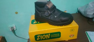 Botas de seguridad nuevas a estrenar