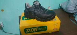 Botas de seguridad nuevas a estrenar