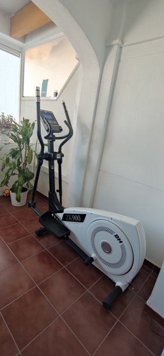 Elíptica BH ZK900