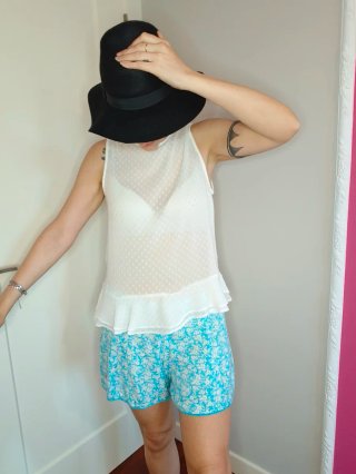 Blusa de tirantes blanca con volantes