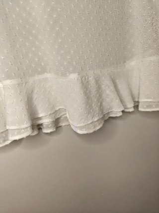Blusa de tirantes blanca con volantes