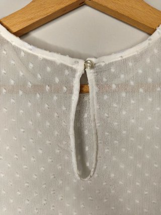 Blusa de tirantes blanca con volantes