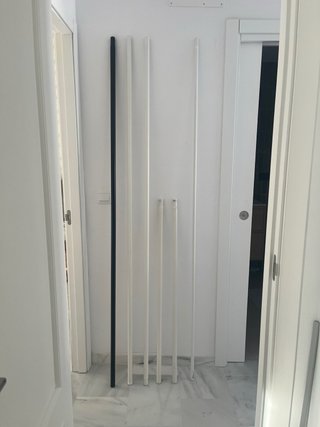Barras cortina extensible IKEA negras y blancas