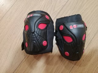 Casco y protecciones patinaje talla S jr