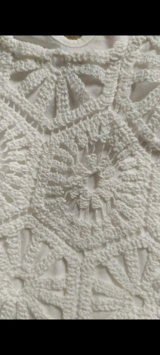 Top blanco Stradivarius crochet sin mangas
