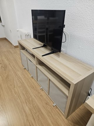 Mueble TV madera 4 cajas tela gris