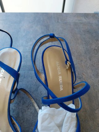 Sandalias tacón azul brillante ALICIA RUEDA