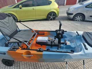 Kayak de pesca a pedales