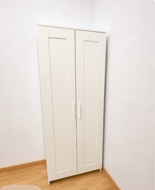 Armario blanco de madera
