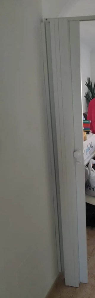 Puerta plegable tipo acordeón