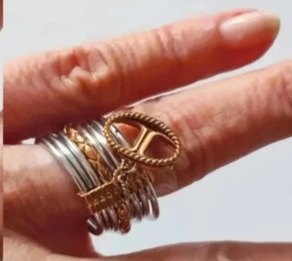 Monedero, medalla y pulsera de monedas