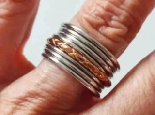 Monedero, medalla y pulsera de monedas