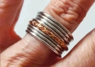 Monedero, medalla y pulsera de monedas