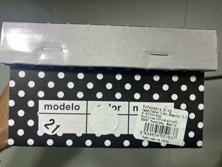 Zapatos de tacón blancos para niña nuevos