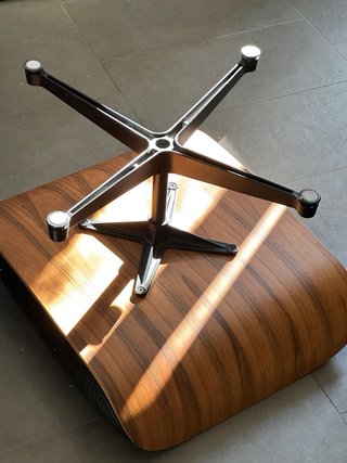 Pouf in metallo e legno