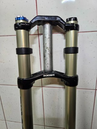 Suspensão Rock Shox Boxxer Team 2014