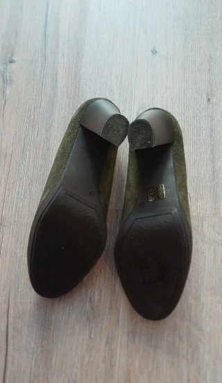 Zapatos de salón piel verde marca Giko