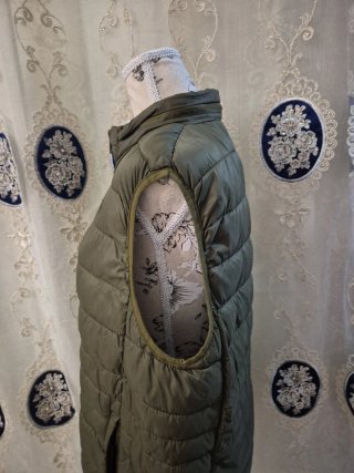 Chaleco Álvaro Moreno con capucha verde
