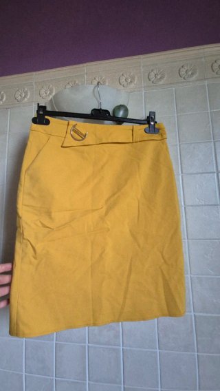 Gonna gialla con cintura decorata