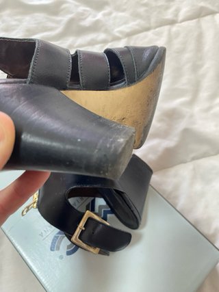 Sandalias de piel negras con cremallera