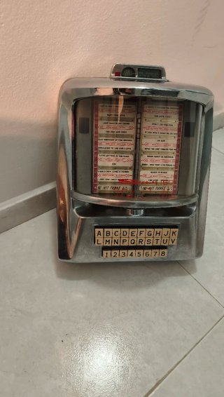Máquina Jukebox Antigua Cromada