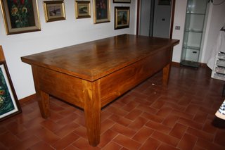 Pregiata scrivania dirigenziale in legno massello