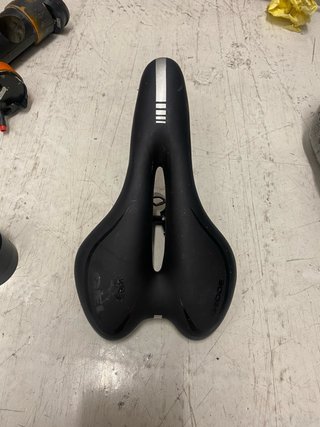 Sillín de bicicleta negro de GEL