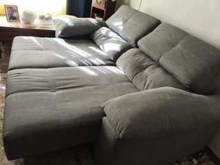 Sofá gris casi nuevo