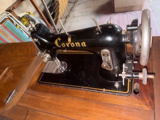 Máquina de coser Corona antigua