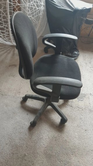 Sedia da ufficio ergonomica nera