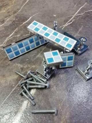 7 Pomos de acero en gamas de azules