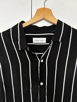 Camisa Pier One Rayas Blanco y Negro Viscosa