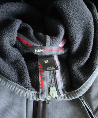Chaqueta deportiva con capucha