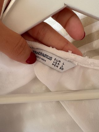 Blusa blanca volantes topos manga larga