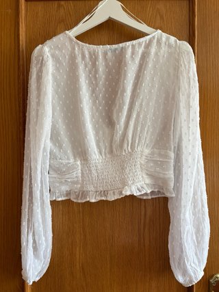 Blusa blanca volantes topos manga larga