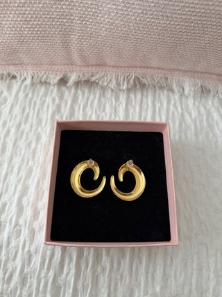 Pendientes dorados espirales